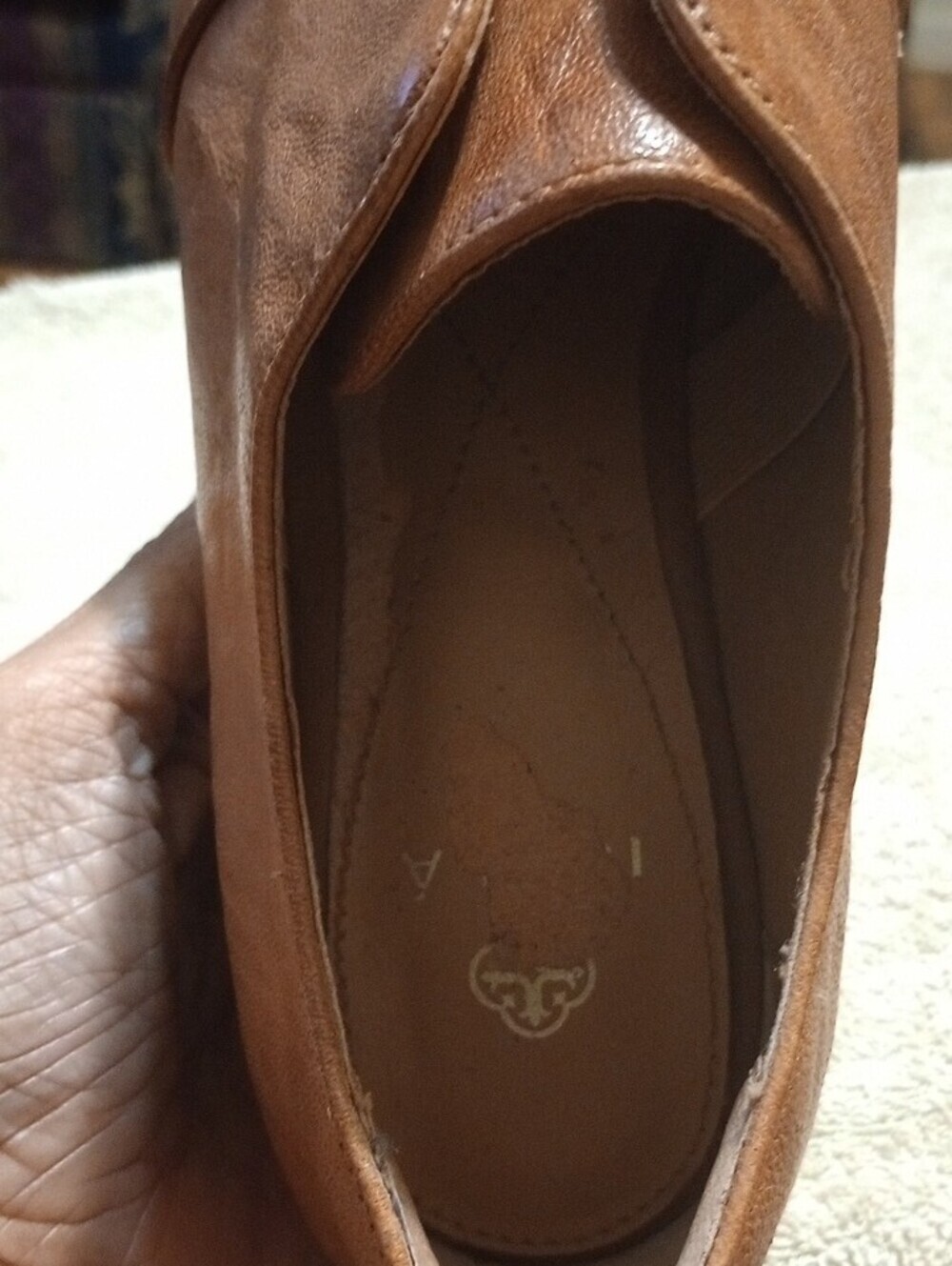 Women's Classic Isola Tan Leather Slip-On Loafers Size 9M - Picture 2 of 9